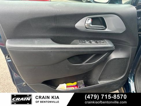 Used 2021 Chrysler Pacifica Touring w/ S Appearance Package FWD image 11