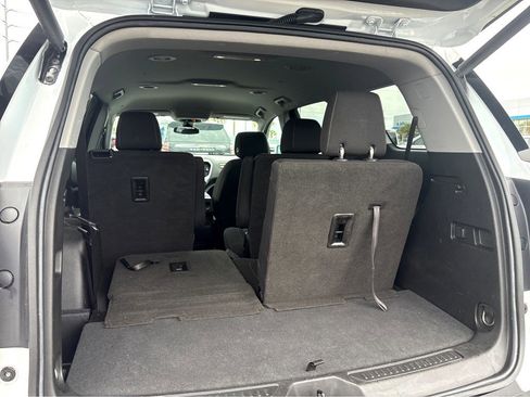 Used 2023 GMC Acadia SLE w/ Driver Convenience Package image 29