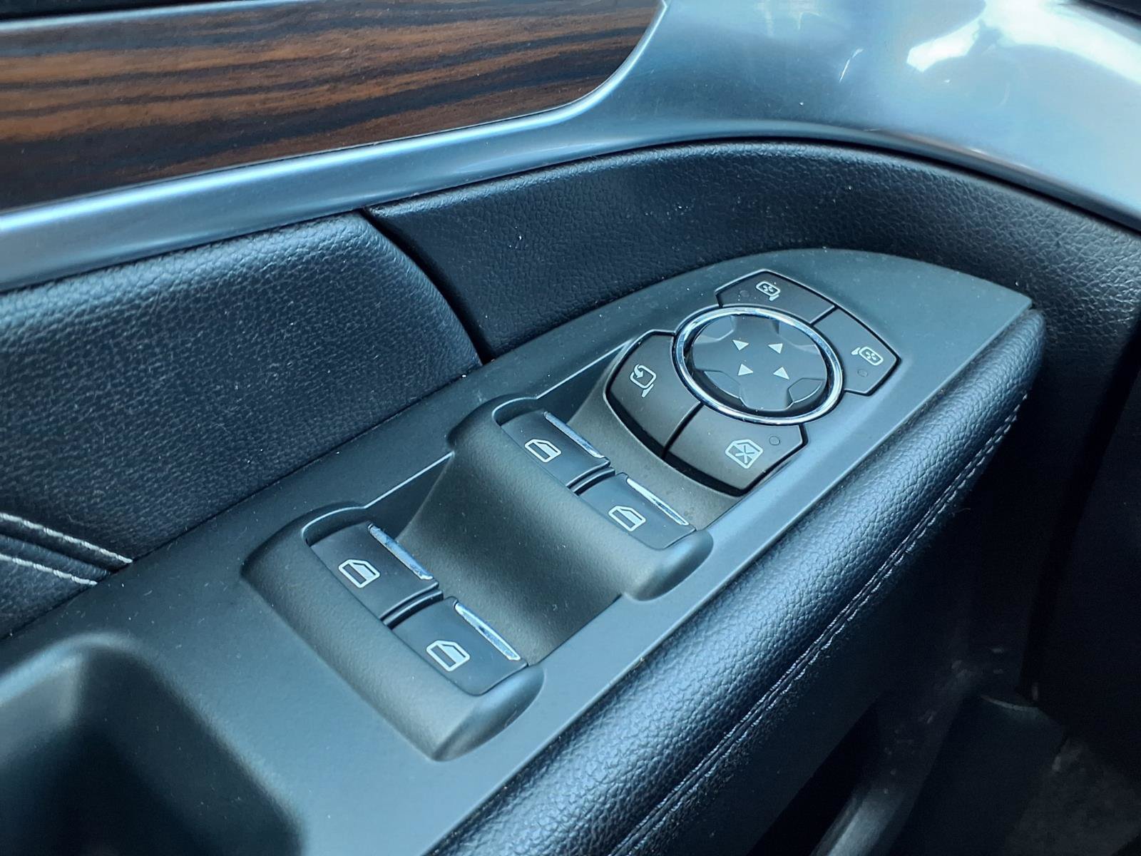 Used 2018 Ford Explorer Limited AWD/4WD image 21