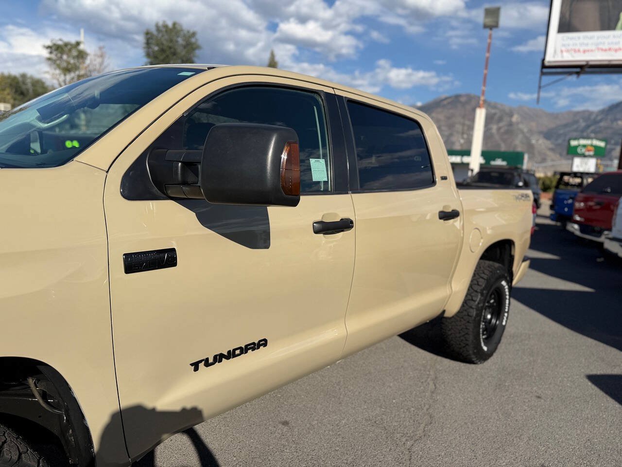 Used 2017 Toyota Tundra SR5 w/ TRD Off Road Package AWD/4WD image 95
