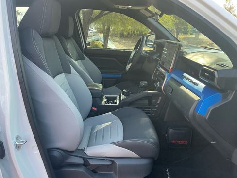 Certified 2025 Toyota Tacoma TRD Off-Road AWD/4WD image 19