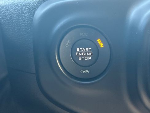 Used 2023 Jeep Gladiator Sport AWD/4WD image 21