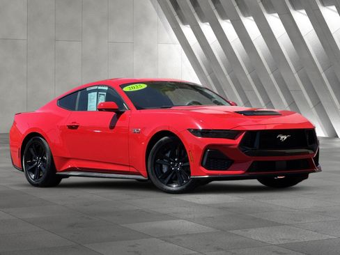 Used 2025 Ford Mustang GT RWD image 2