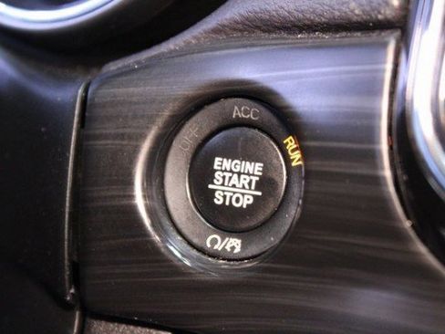 Used 2020 Jeep Grand Cherokee Altitude image 26