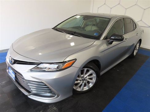 Used 2023 Toyota Camry LE FWD image 4