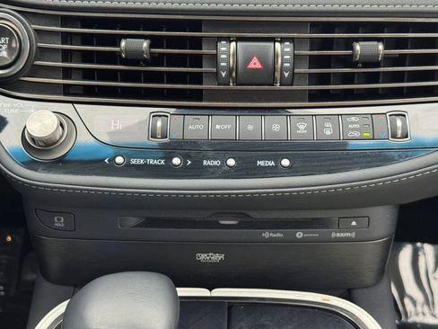 Used 2022 Lexus LS 500 image 31