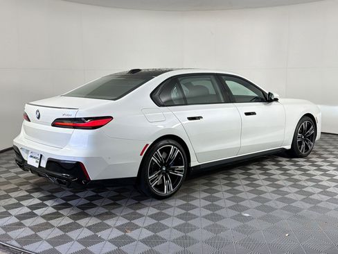 Certified 2023 BMW 760i xDrive AWD/4WD image 9