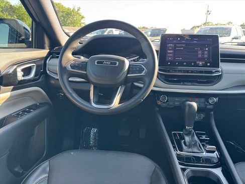 Used 2023 Jeep Compass Limited AWD/4WD image 12