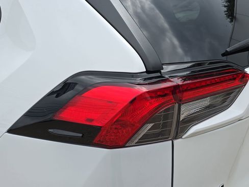 Used 2021 Toyota RAV4 XLE FWD image 31