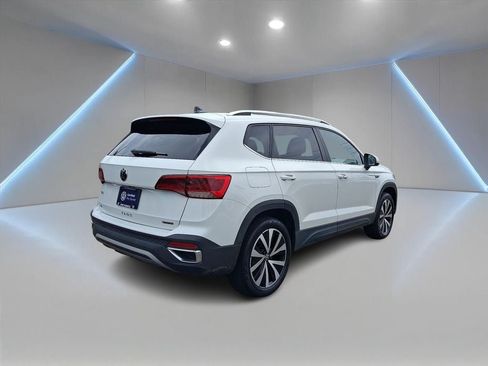 Certified 2022 Volkswagen Taos SE AWD/4WD image 5