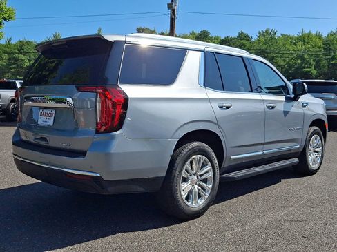 Used 2024 GMC Yukon SLT w/ SLT Luxury Package AWD/4WD image 6