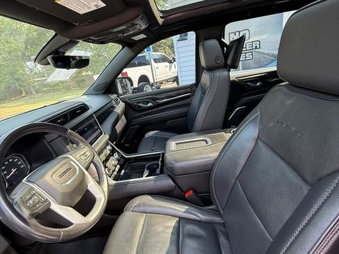 Used 2021 GMC Yukon Denali w/ Denali Premium Package RWD image 19