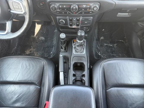 Used 2018 Jeep Wrangler Unlimited Sahara AWD/4WD image 13