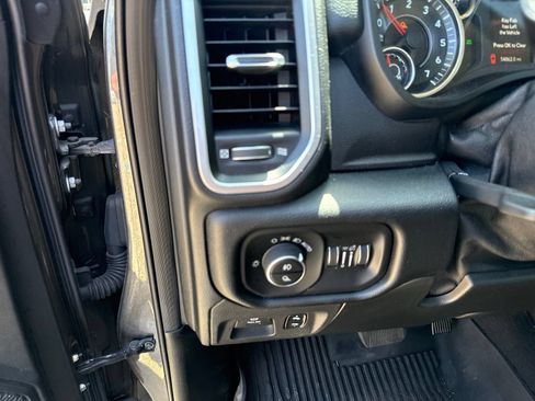 Used 2019 RAM 1500 Big Horn AWD/4WD image 17