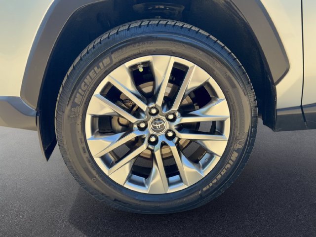 Used 2019 Toyota RAV4 XLE Premium w/ Advanced Technology Package FWD image 11