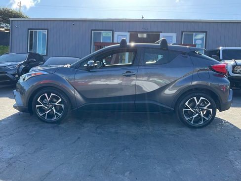Used 2019 Toyota C-HR XLE FWD image 4