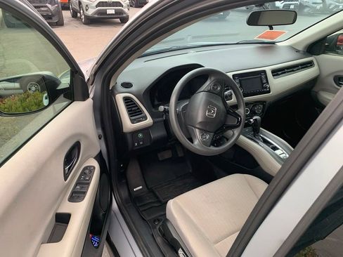 Used 2017 Honda HR-V LX image 10