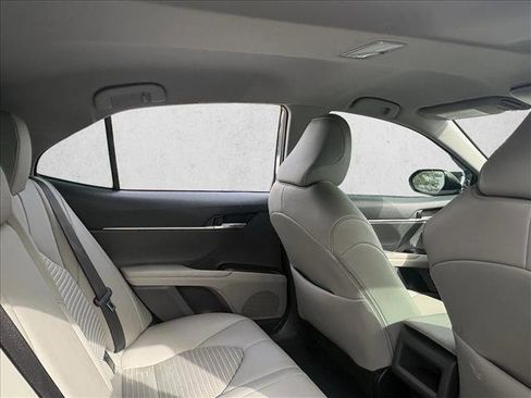 Used 2024 Toyota Camry SE image 19