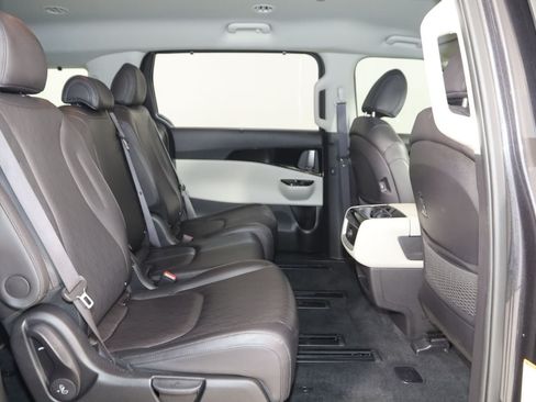 Used 2024 Kia Carnival EX FWD image 14