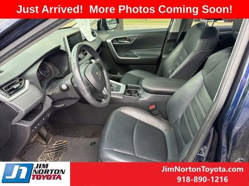 Used 2021 Toyota RAV4 XLE Premium image 9