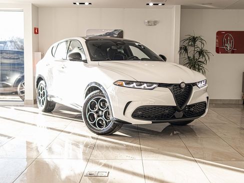 New 2025 Alfa Romeo Tonale w/ Premium Package image 5