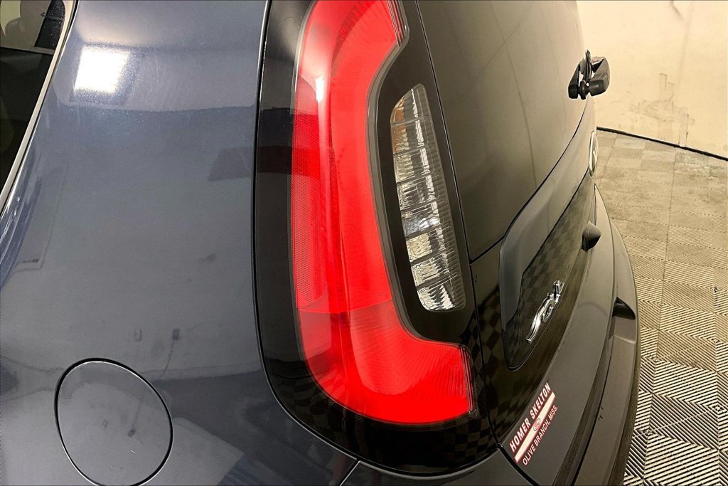 Used 2016 Kia Soul + FWD image 27