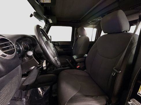 Used 2017 Jeep Wrangler Unlimited Sport w/ Connectivity Group AWD/4WD image 10