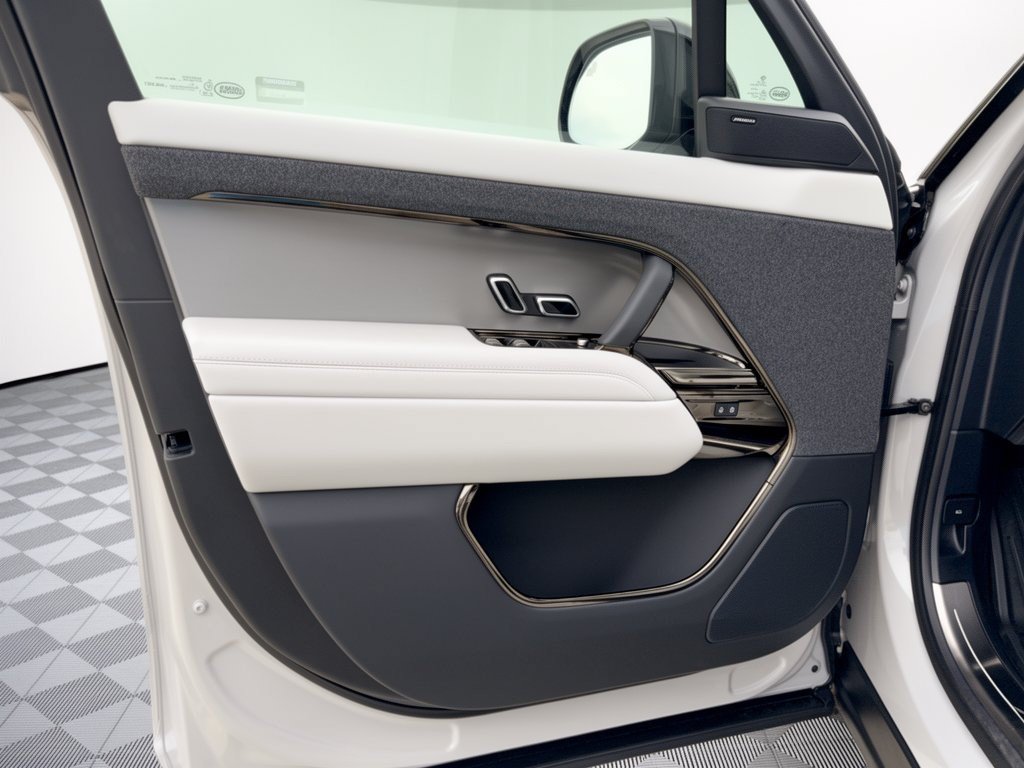New 2027 Land Rover Range Rover Sport SE AWD/4WD image 14