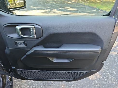 Used 2025 Jeep Wrangler Unlimited Sahara AWD/4WD image 14