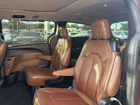 Used 2017 Chrysler Pacifica Limited FWD image 26