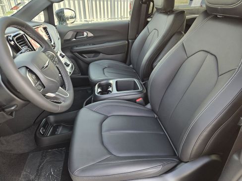 New 2026 Chrysler Pacifica Select image 24