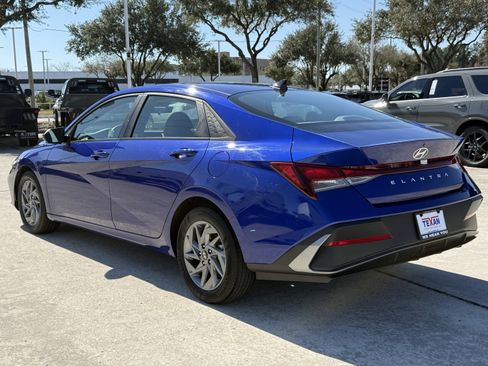 Used 2024 Hyundai Elantra SEL image 7