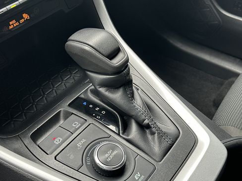 Certified 2023 Toyota RAV4 LE AWD/4WD image 24