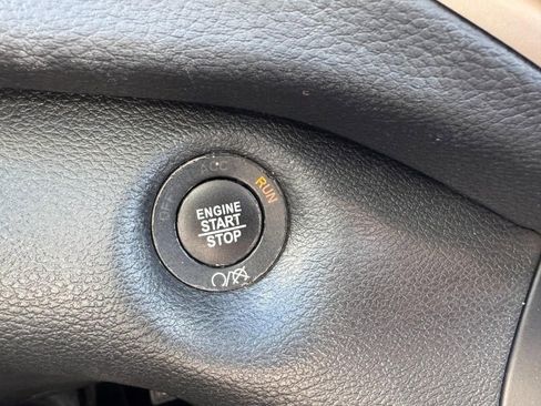 Used 2018 Jeep Cherokee Limited image 22