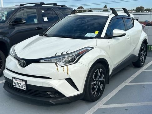 Used 2018 Toyota C-HR XLE FWD image 2