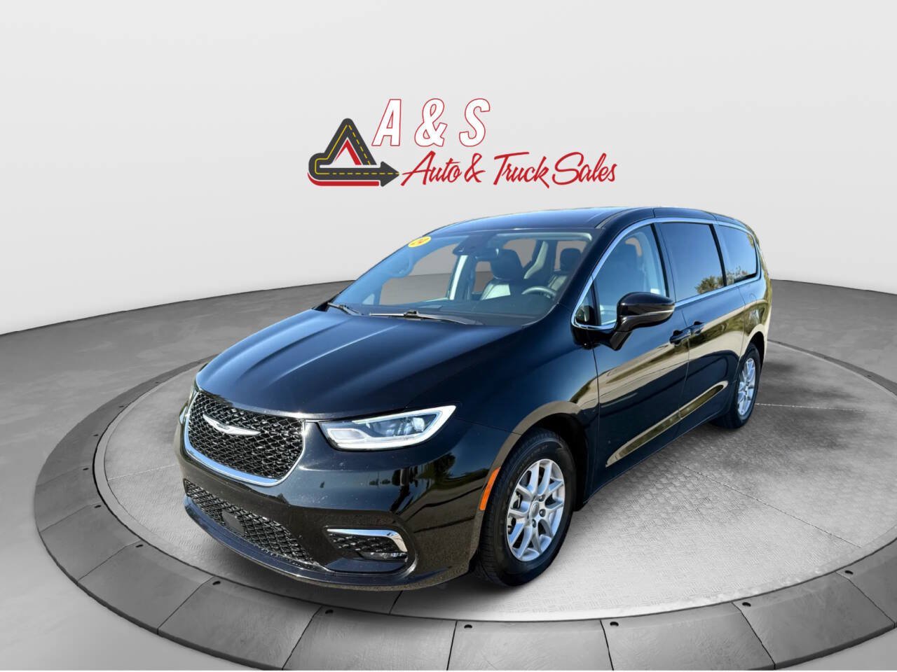 Used 2024 Chrysler Pacifica Touring-L FWD image 3