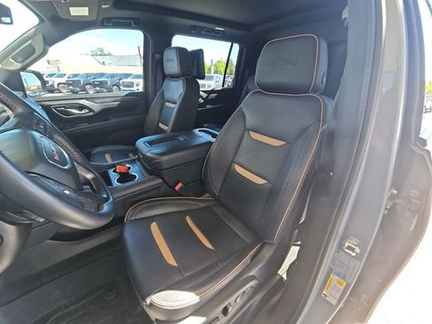 Used 2023 GMC Yukon XL AT4 w/ AT4 Premium Package AWD/4WD image 17
