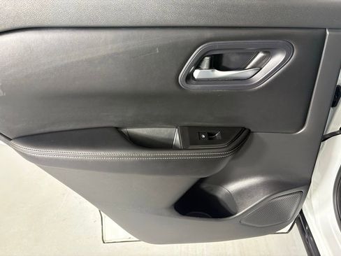 Used 2024 Nissan Rogue SV image 31