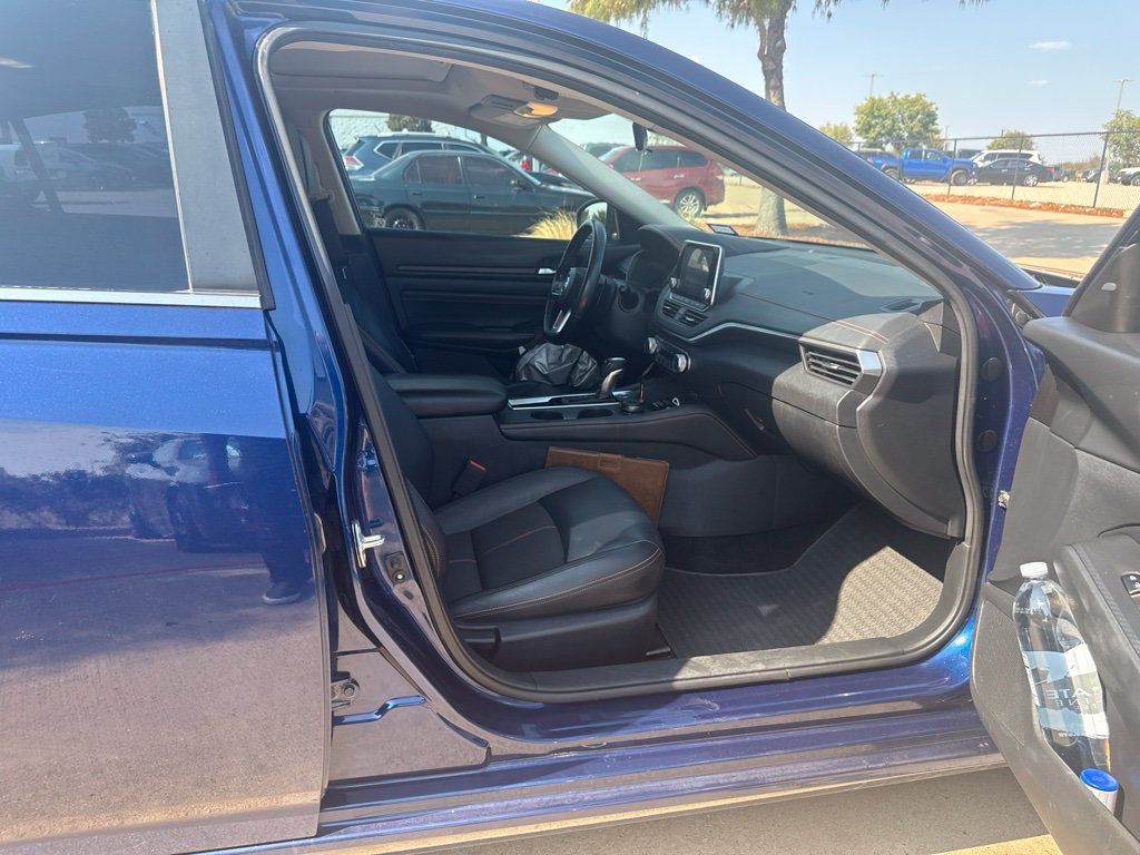 Used 2019 Nissan Altima 2.0 SR FWD image 14