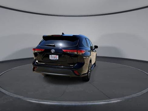 Used 2022 Toyota Highlander XLE FWD image 7