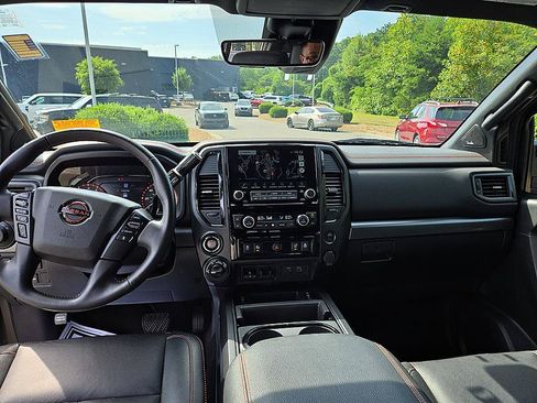 Used 2024 Nissan Titan PRO-4X w/ Pro-4x Convenience Package AWD/4WD image 15