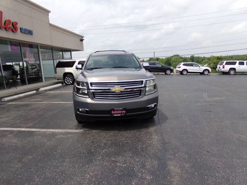 Used 2019 Chevrolet Suburban Premier w/ Premier Plus Edition AWD/4WD image 3