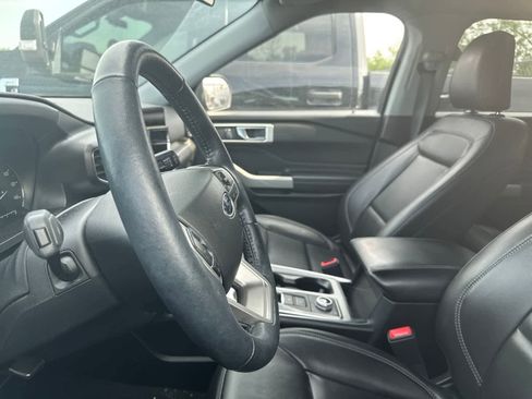 Used 2022 Ford Explorer XLT w/ Equipment Group 202A AWD/4WD image 33
