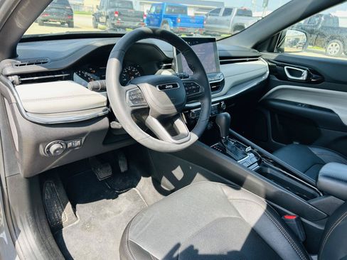 Used 2023 Jeep Compass Limited AWD/4WD image 12