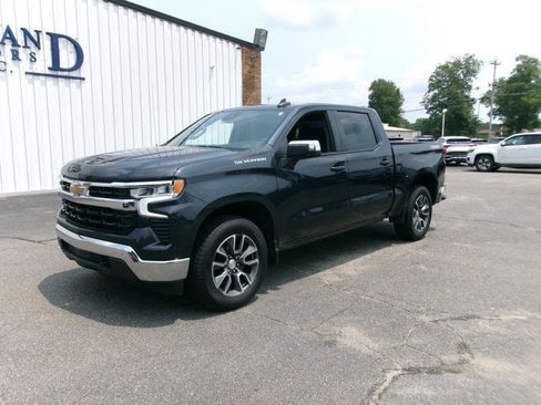 Used 2024 Chevrolet Silverado 1500 LT AWD/4WD image 2