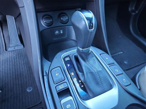 Used 2017 Hyundai Santa Fe Limited image 21