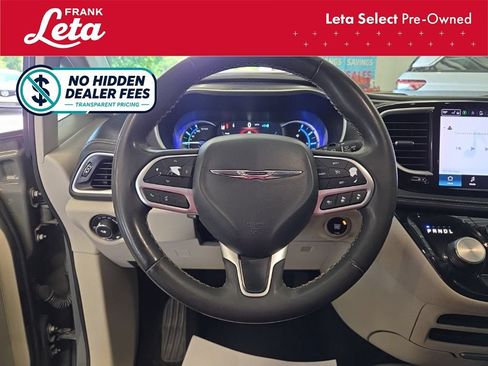 Used 2022 Chrysler Pacifica Touring-L FWD image 11