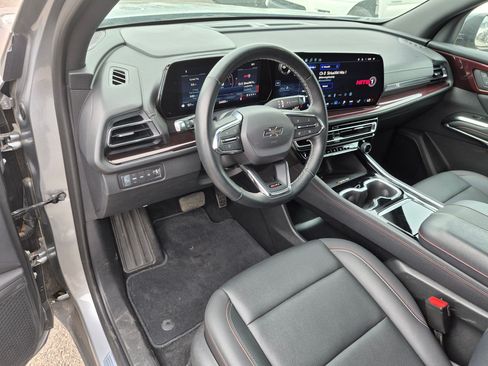 Used 2025 Chevrolet Traverse Z71 AWD/4WD image 14