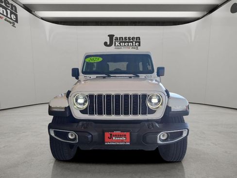 Used 2025 Jeep Wrangler Unlimited Sahara AWD/4WD image 4