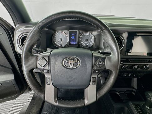 Used 2019 Toyota Tacoma TRD Sport AWD/4WD image 13
